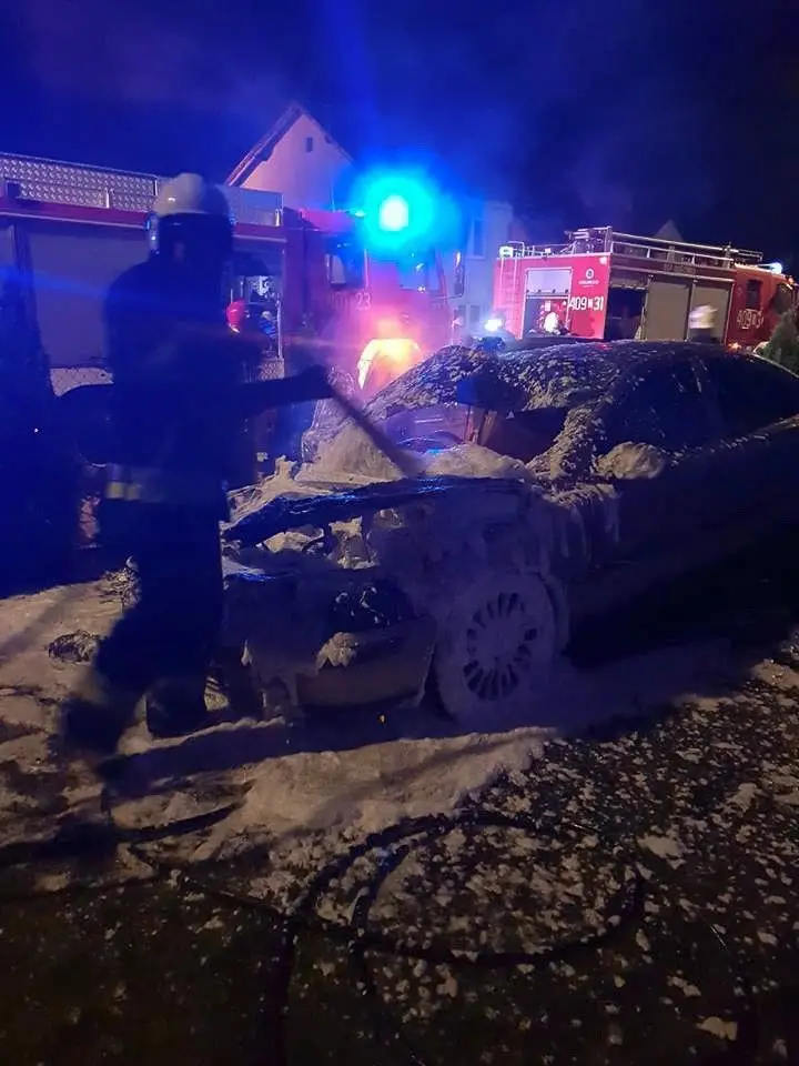 Osobówka spłonęła w Osiecznicy