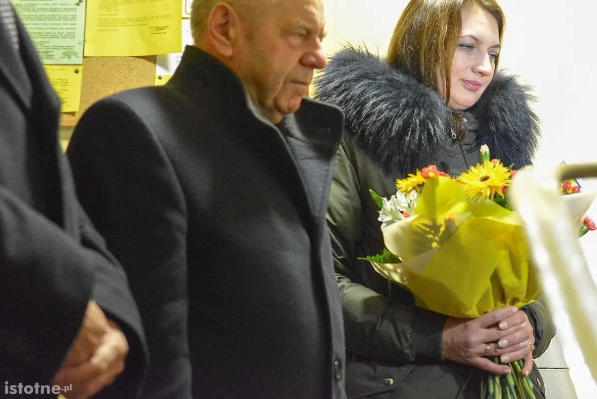 Wspaniały prezent świąteczny od Powiatowego Centrum Pomocy Rodzinie. Winda dla pana Edwarda