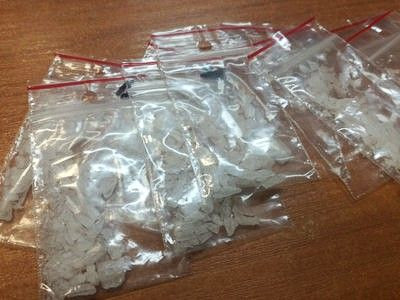 37-latek wpadł z ponad 60 porcjami narkotyków