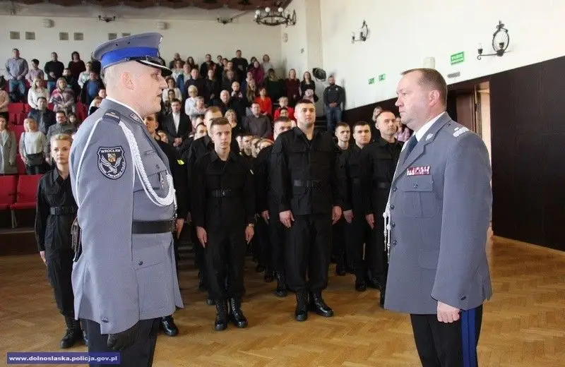 Ponad 80 nowych dolnośląskich policjantów. 4 będzie służyć w KPP Bolesławiec