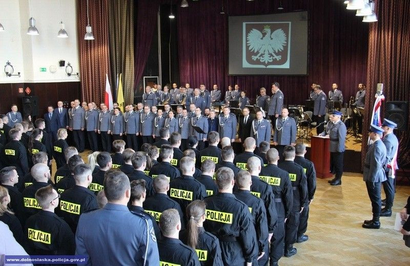 Ponad 80 nowych dolnośląskich policjantów. 4 będzie służyć w KPP Bolesławiec