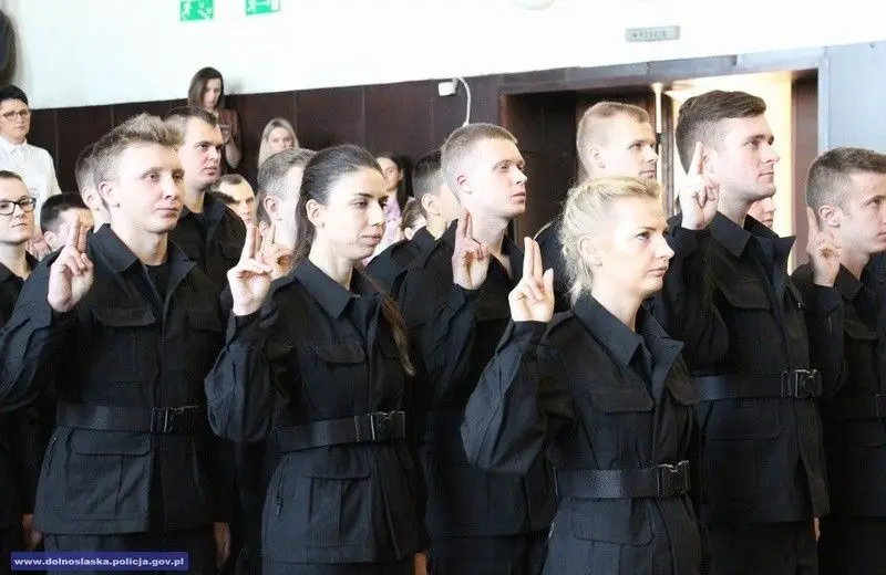 Ponad 80 nowych dolnośląskich policjantów. 4 będzie służyć w KPP Bolesławiec