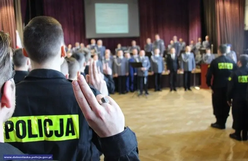 Ponad 80 nowych dolnośląskich policjantów. 4 będzie służyć w KPP Bolesławiec