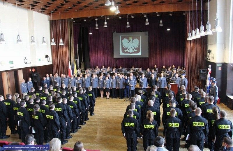 Ponad 80 nowych dolnośląskich policjantów. 4 będzie służyć w KPP Bolesławiec