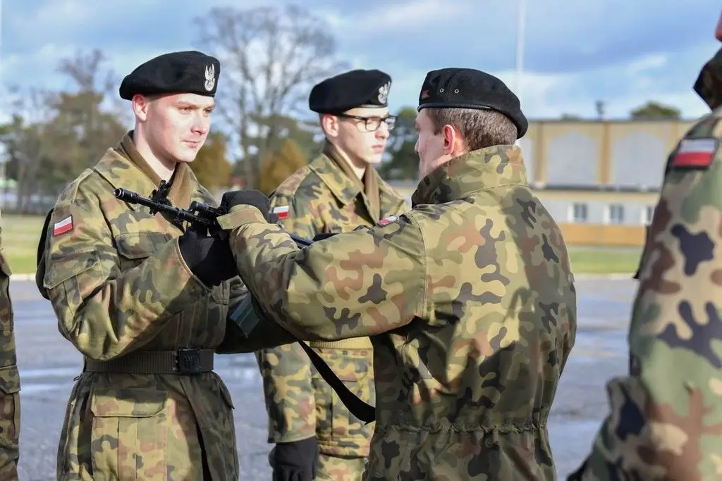Niezapomniany dzień dla elewów. Wręczono im broń