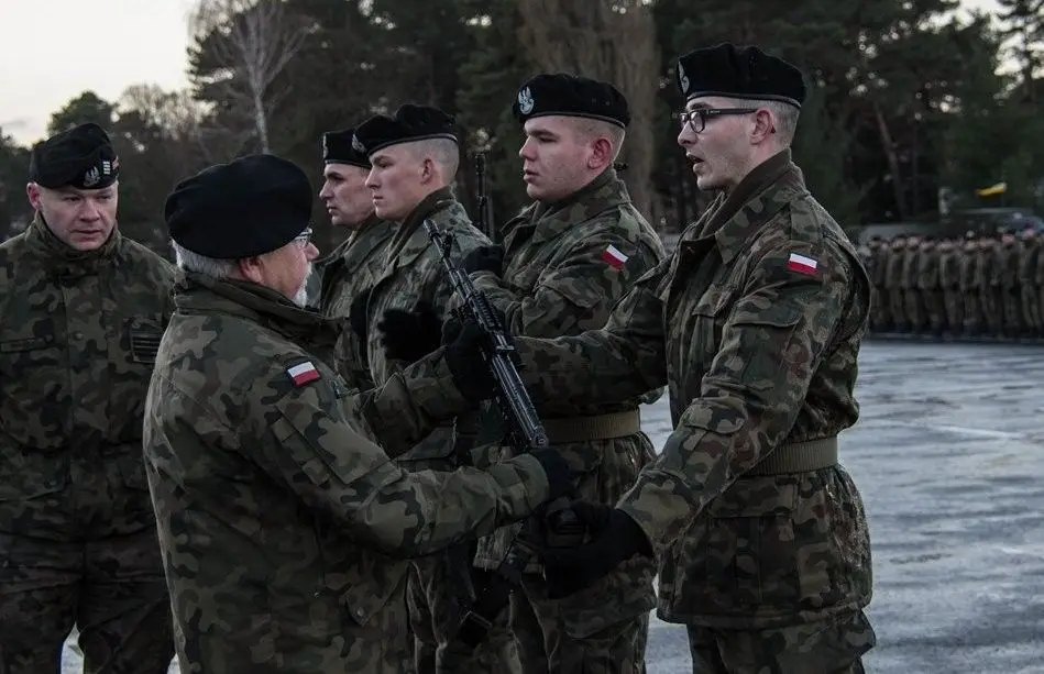 Niezapomniany dzień dla elewów. Wręczono im broń