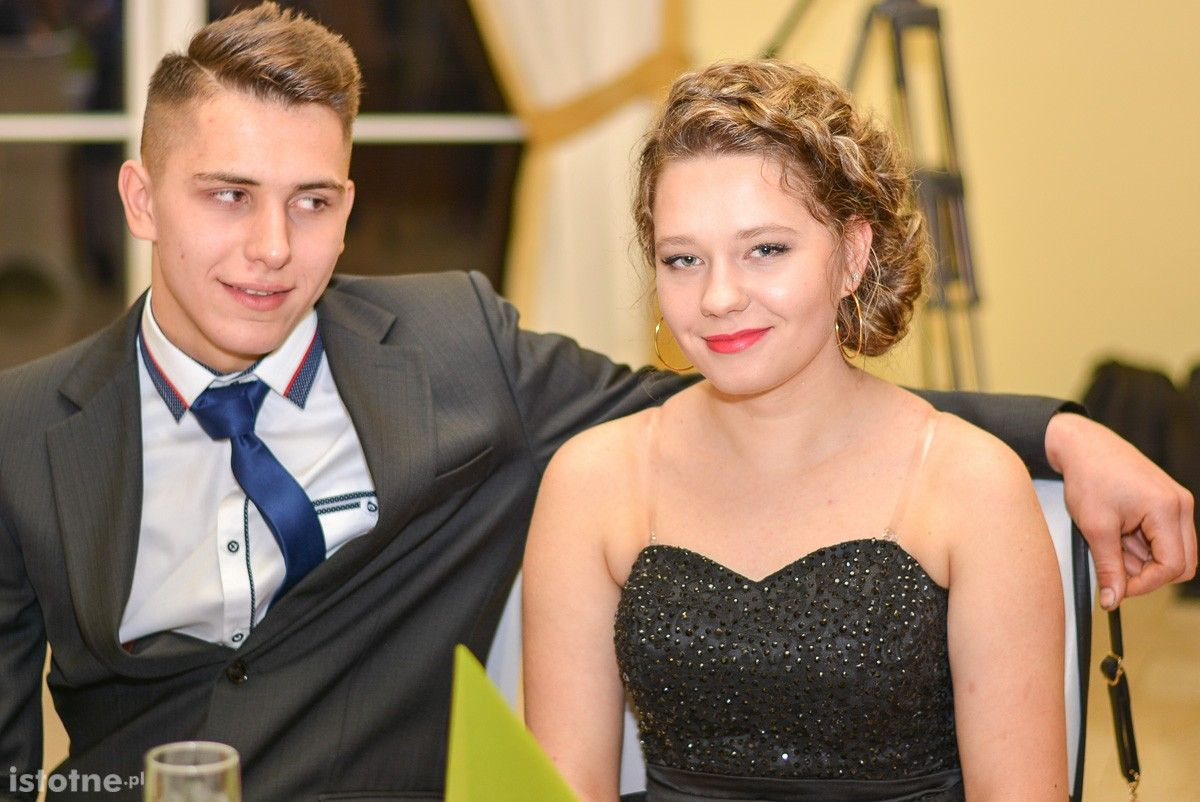 Zobacz, jak bawili się na studniówce uczniowie ZSOiZ