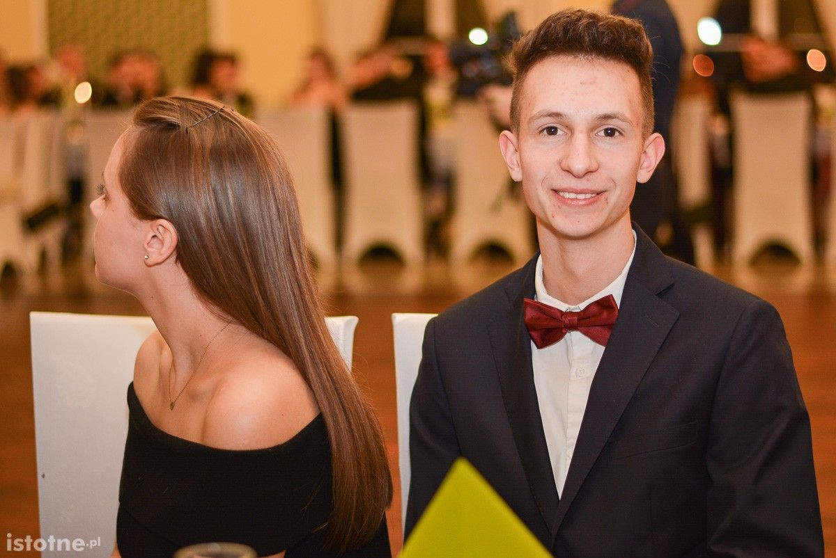 Zobacz, jak bawili się na studniówce uczniowie ZSOiZ