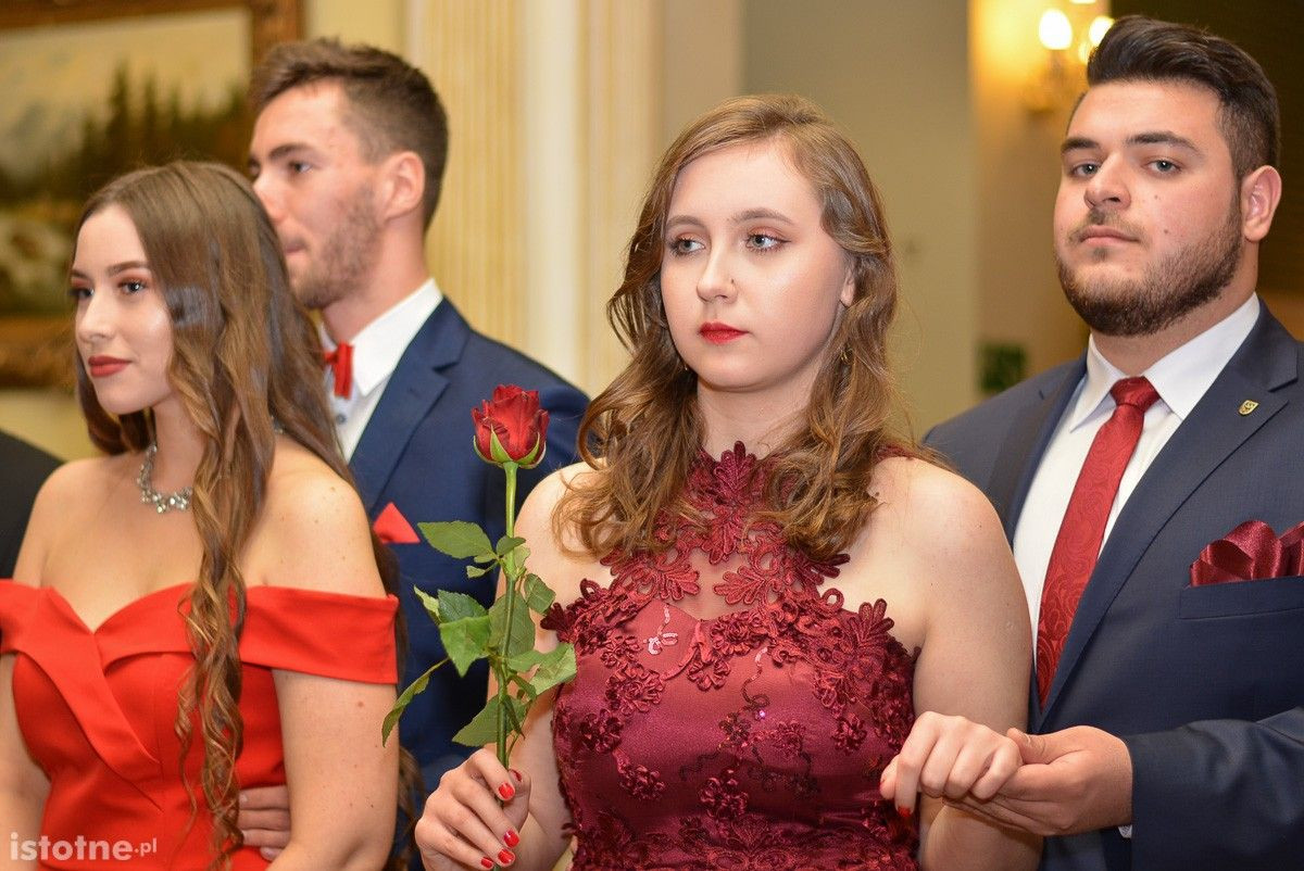 Zobacz, jak bawili się na studniówce uczniowie ZSOiZ