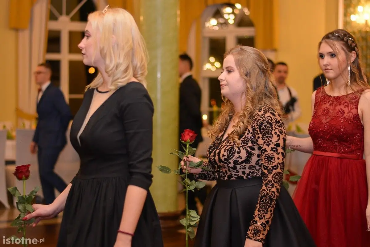 Zobacz, jak bawili się na studniówce uczniowie ZSOiZ