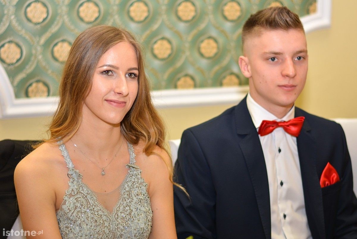 Zobacz, jak bawili się na studniówce uczniowie ZSOiZ