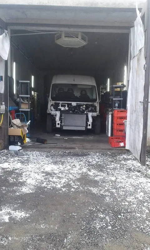 Policja odzyskała naczepę z ładunkiem wartym ponad 820 tys. zł i busa