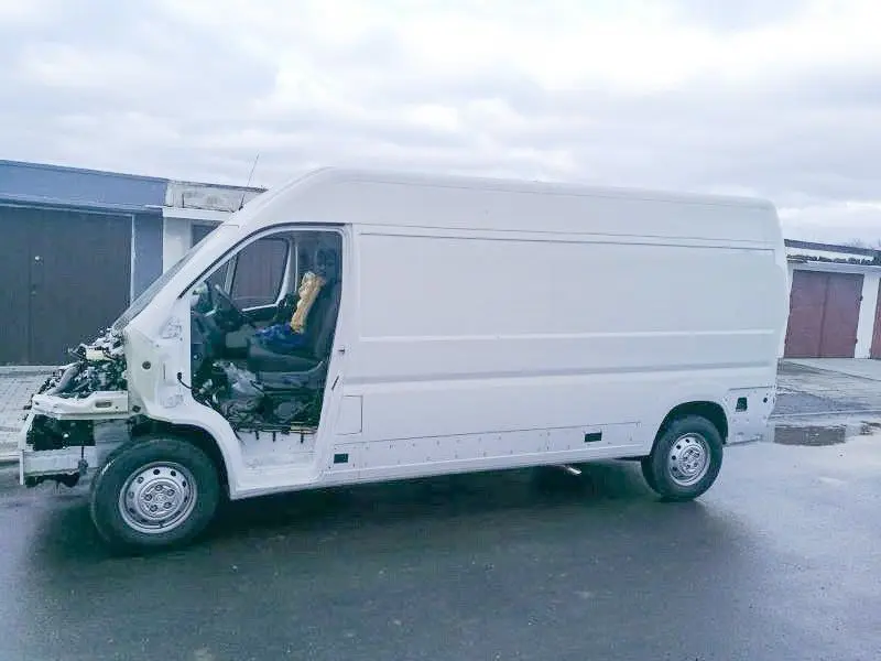 Policja odzyskała naczepę z ładunkiem wartym ponad 820 tys. zł i busa