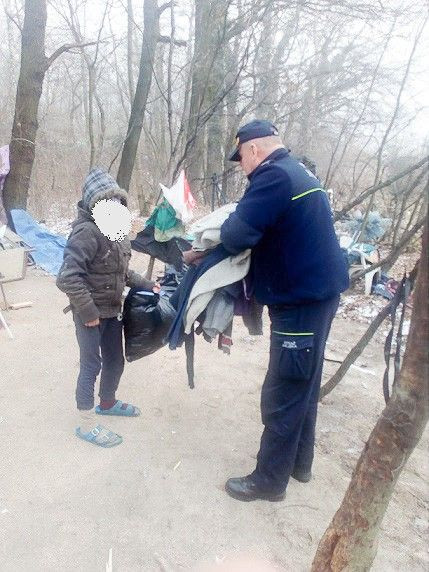 SM apeluje: nie bądź obojętny! Mundurowi zorganizowali zbiórkę kołder