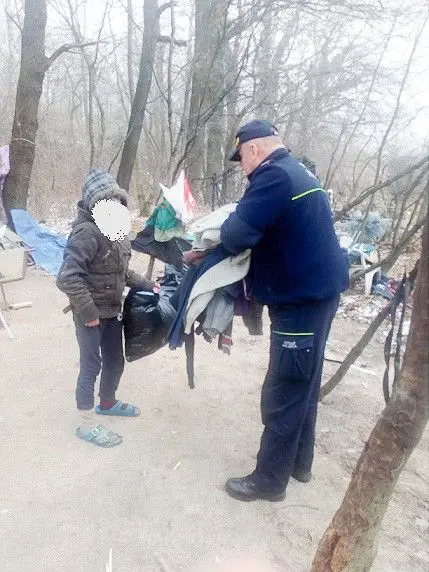 SM apeluje: nie bądź obojętny! Mundurowi zorganizowali zbiórkę kołder