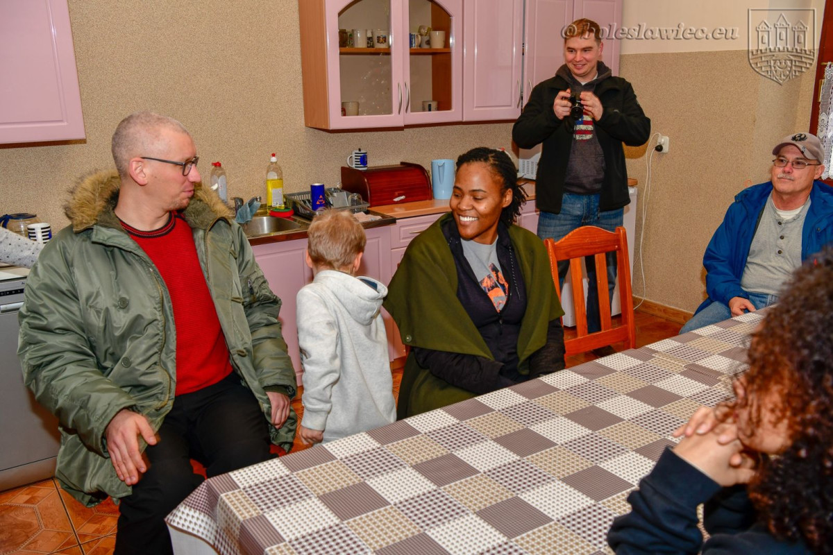 Żołnierze US Army żegnają się z Bolesławcem. Obdarowali dzieciaki z Domu Dziecka