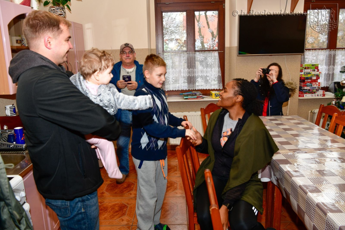 Żołnierze US Army żegnają się z Bolesławcem. Obdarowali dzieciaki z Domu Dziecka