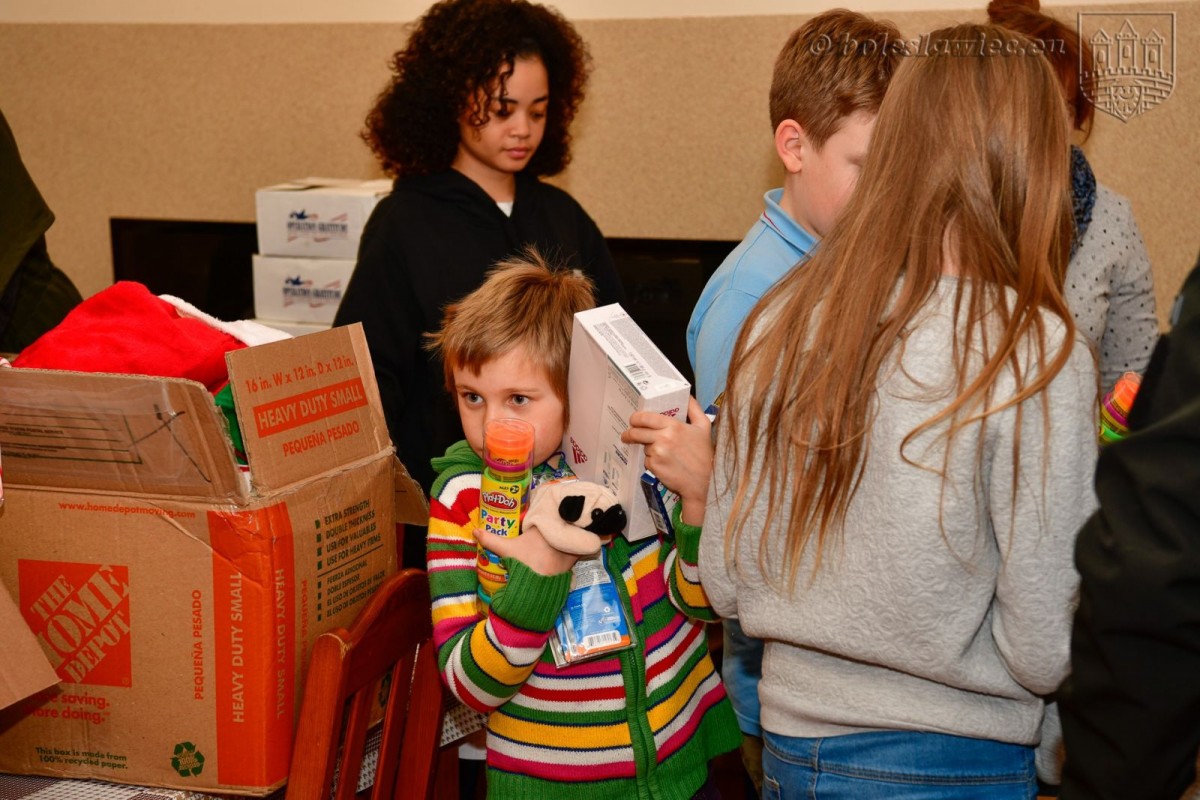 Żołnierze US Army żegnają się z Bolesławcem. Obdarowali dzieciaki z Domu Dziecka