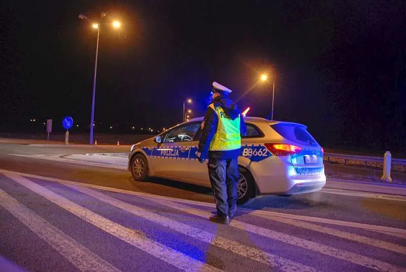 Wypadek na drodze 94. 19-latek stracił prawo jazdy, odpowie przed sądem