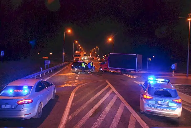 Wypadek na drodze 94. 19-latek stracił prawo jazdy, odpowie przed sądem