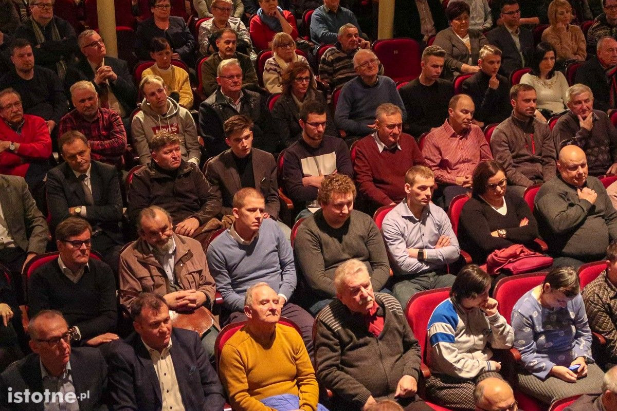 Uczestnicy spotkania z Robertem Gwiazdowskim w Bolesławcu