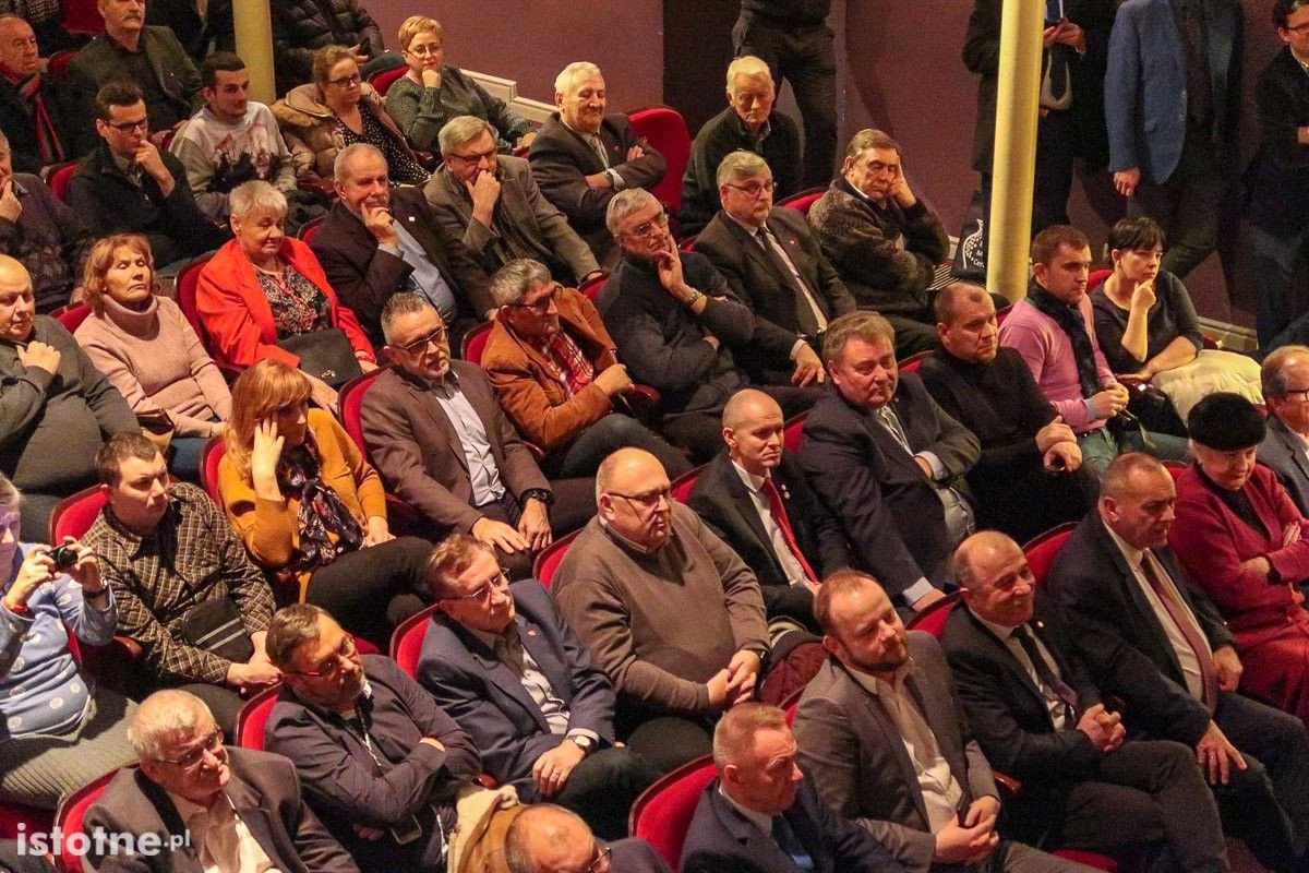 Uczestnicy spotkania z Robertem Gwiazdowskim w Bolesławcu