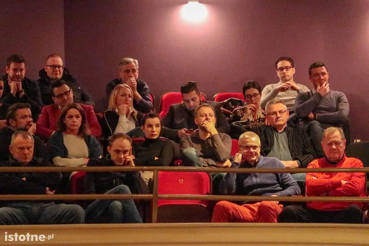 Uczestnicy spotkania z Robertem Gwiazdowskim w Bolesławcu