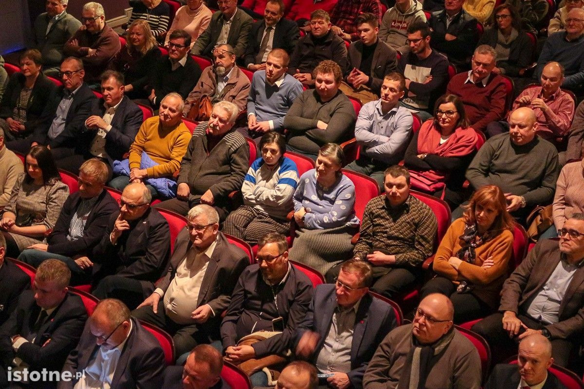 Uczestnicy spotkania z Robertem Gwiazdowskim w Bolesławcu