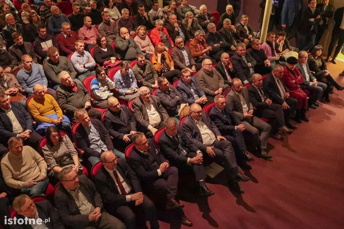 Uczestnicy spotkania z Robertem Gwiazdowskim w Bolesławcu