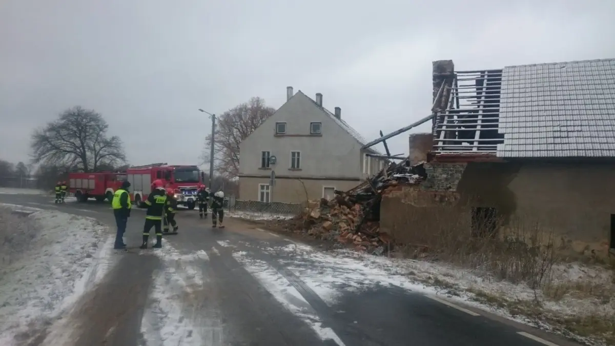 Katastrofa budowlana w Patoce. Runął zniszczony ogniem budynek