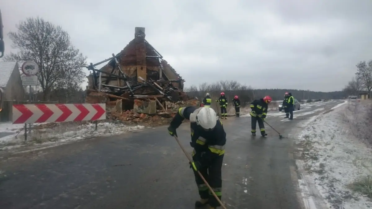 Katastrofa budowlana w Patoce. Runął zniszczony ogniem budynek
