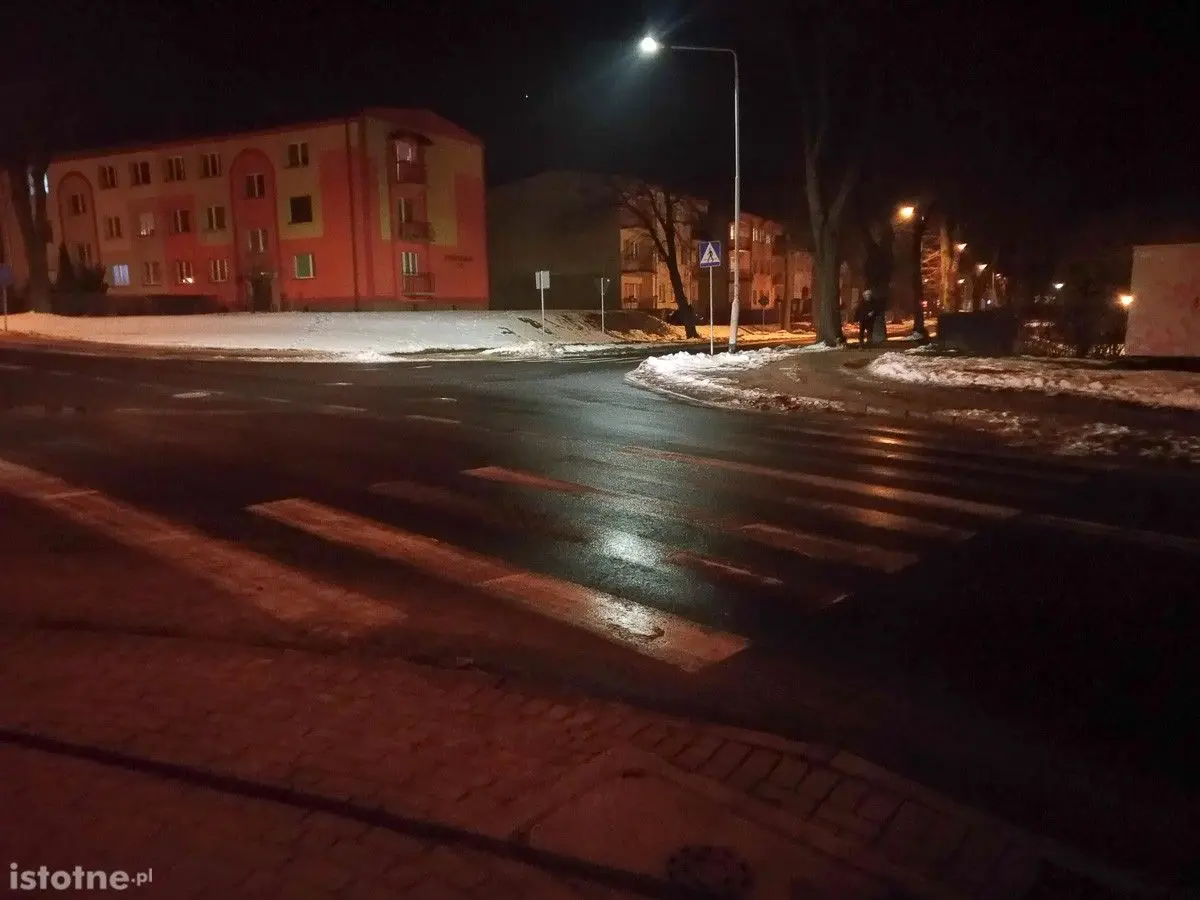 Słabo oświetlone pasy na krzyżówce Podgórna–Tyrankiewiczów. „Naprawdę strach”
