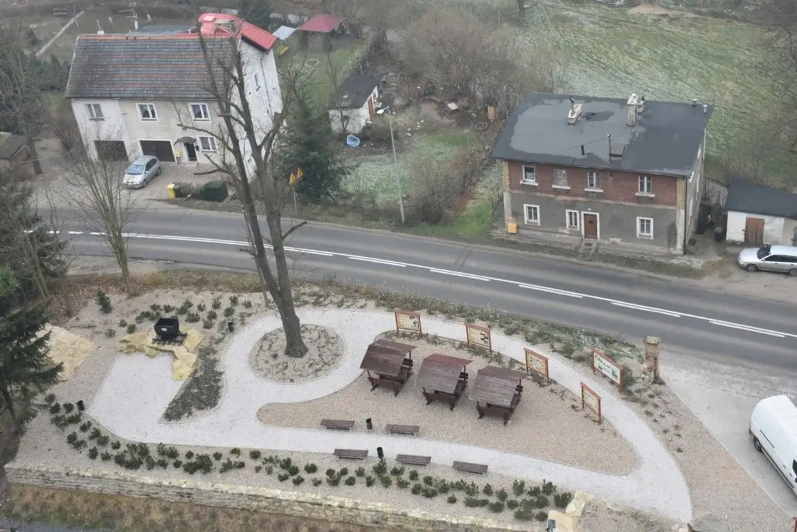 Odnowili Szwajcarię Lwówecką. Ludzie skrytykowali… barierki