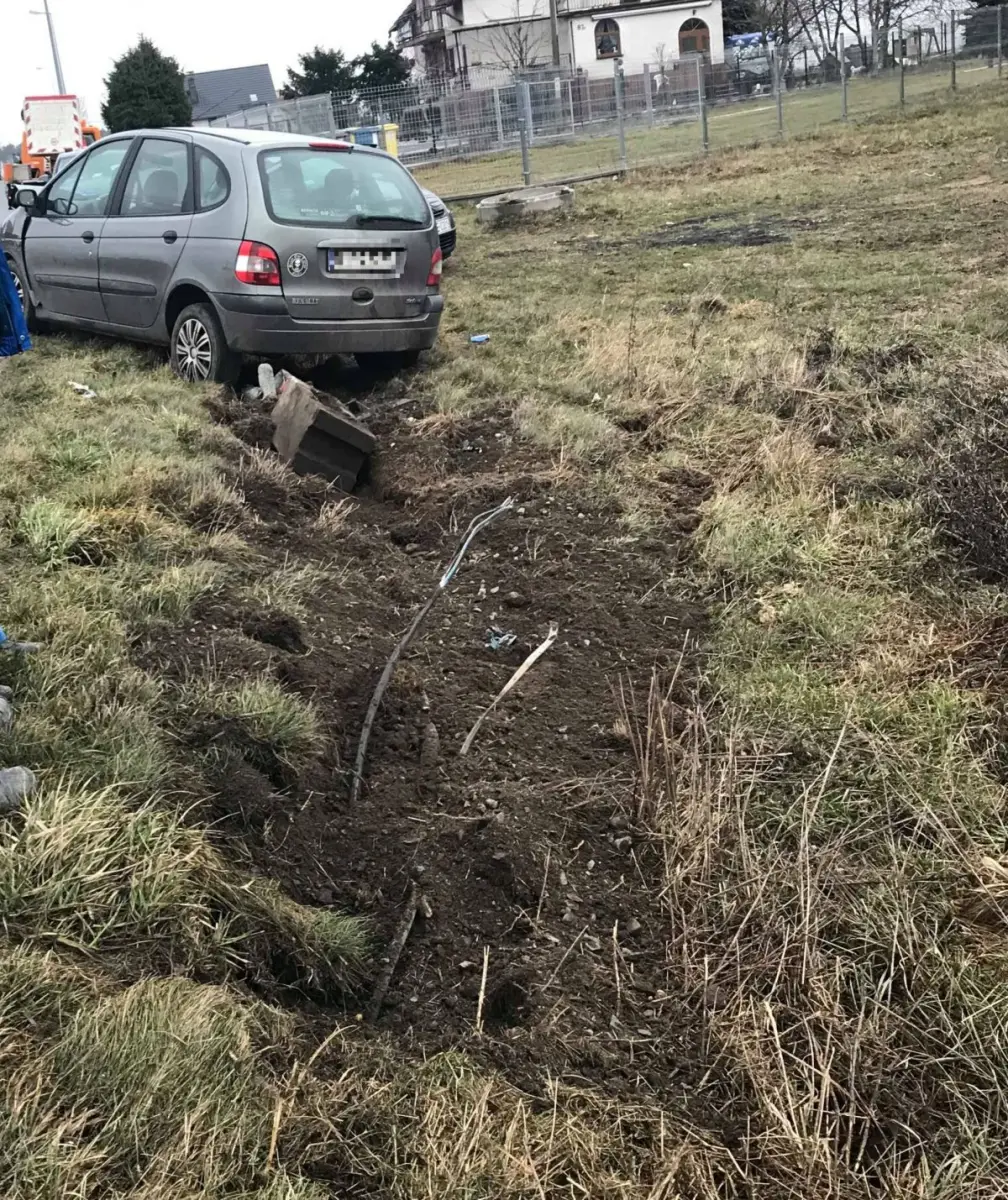 Warta Bolesławiecka: prawie 2 promile i ścięta latarnia