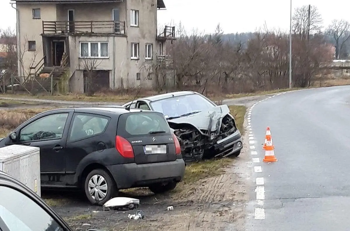 Warta Bolesławiecka: prawie 2 promile i ścięta latarnia