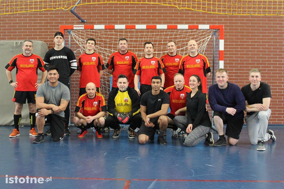 Samorządowcy zmierzyli się z US Army w halówkę