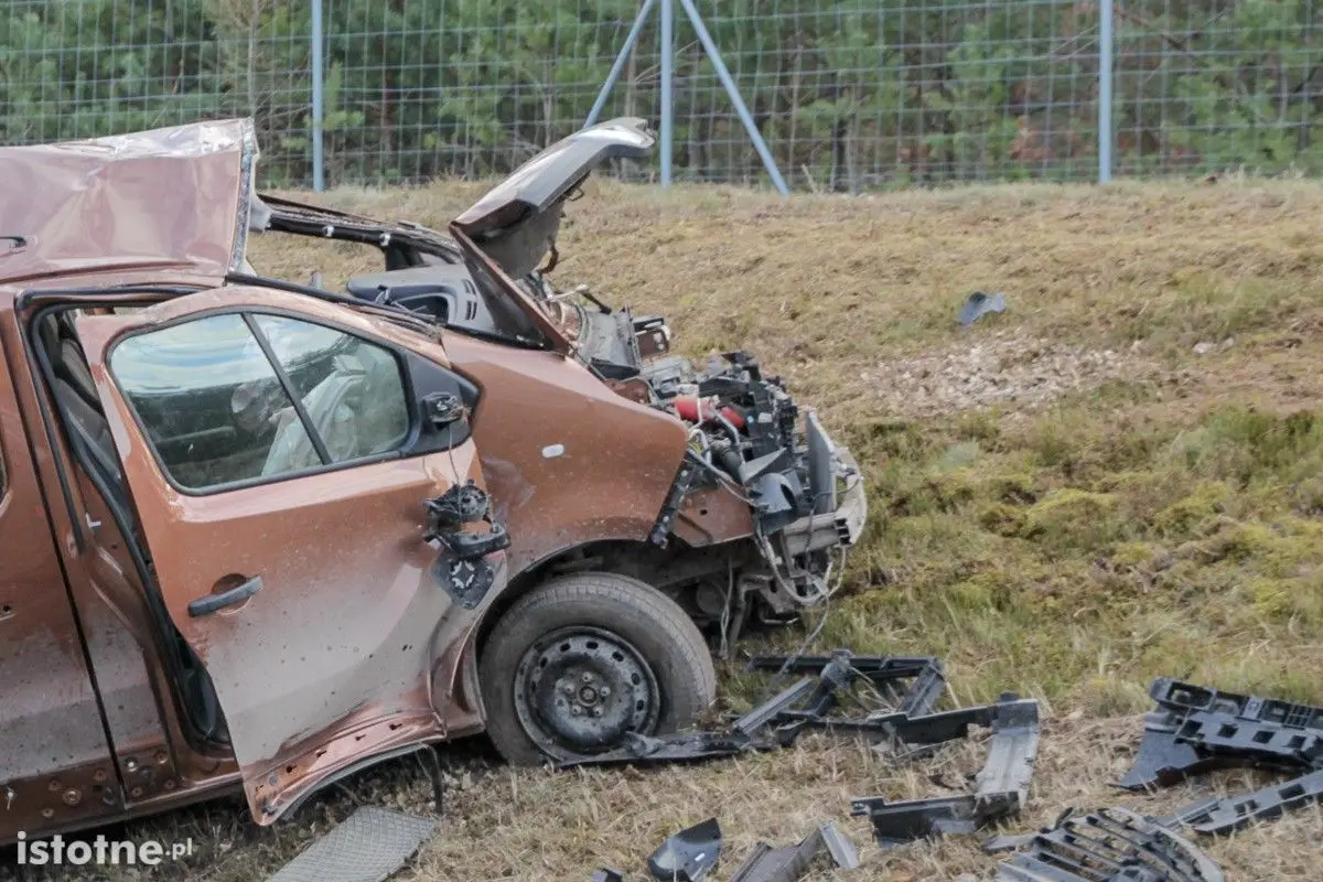 Wypadek busa z Amerykanami na A18. Sześciu żołnierzy rannych