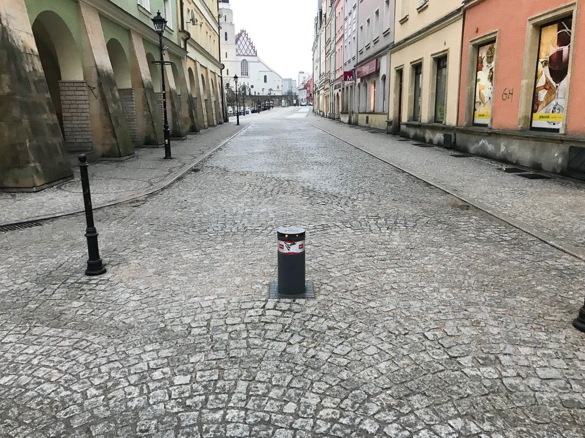 Czytelnik: „piep***ny słup” na Prusa. Mieszka tu jakiś VIP?