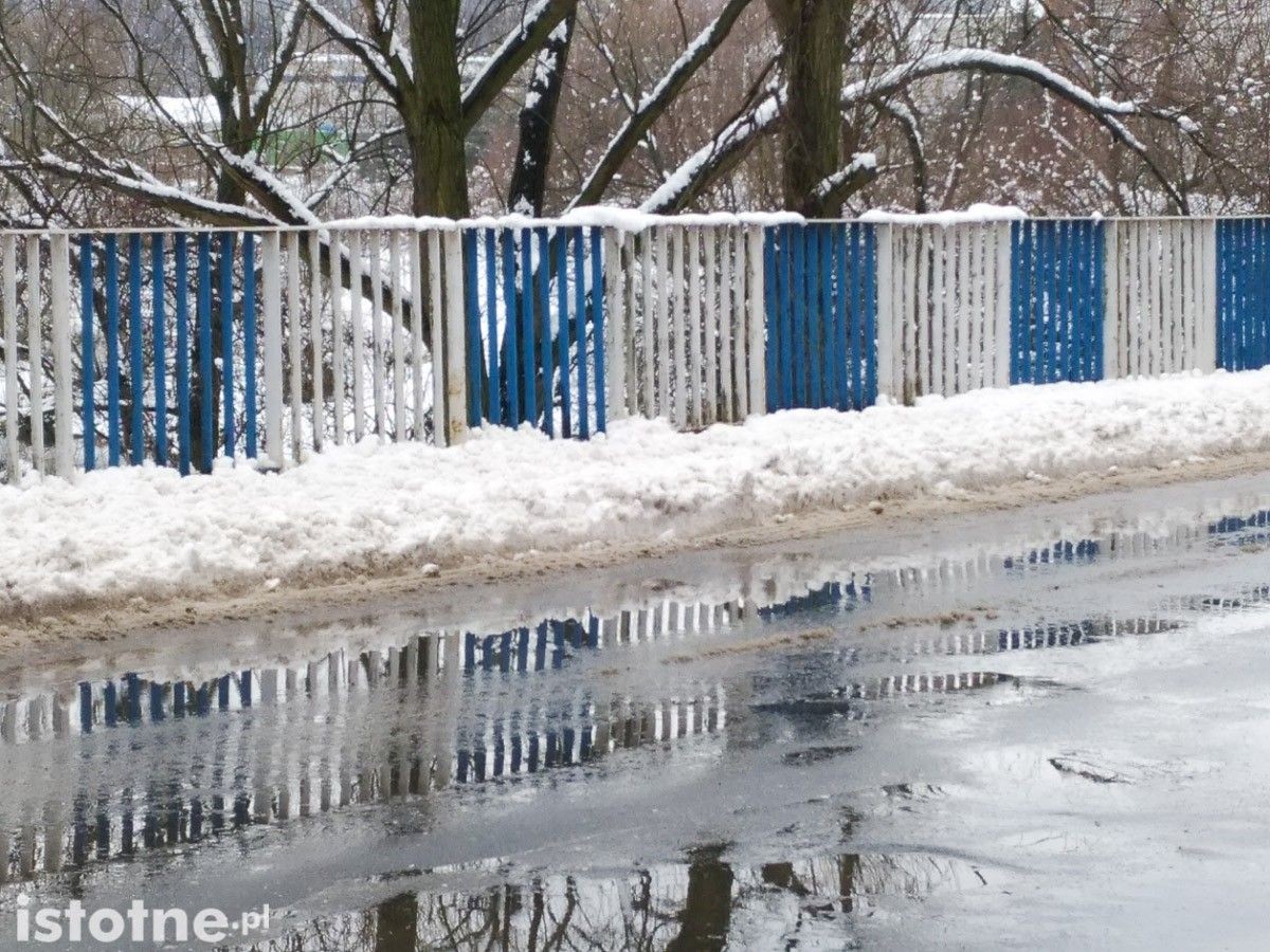 Most na ulicy Mostowej niezadbany podczas zimy