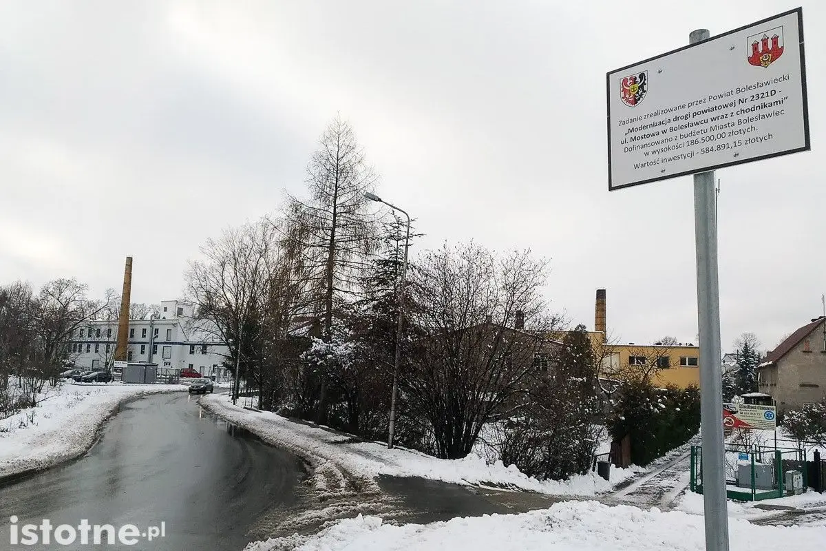 Most na ulicy Mostowej niezadbany podczas zimy