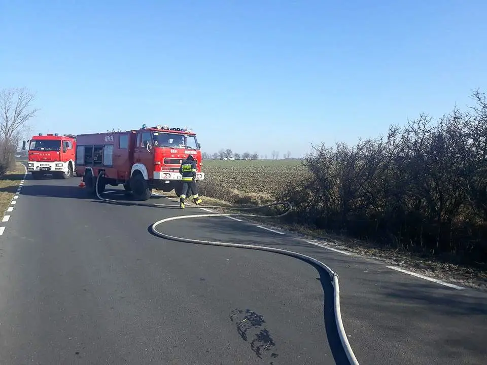 Spłonęła przyczepa ze słomą