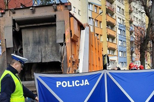 Śmieciarka śmiertelnie potrąciła starszą kobietę. Policja szuka świadów