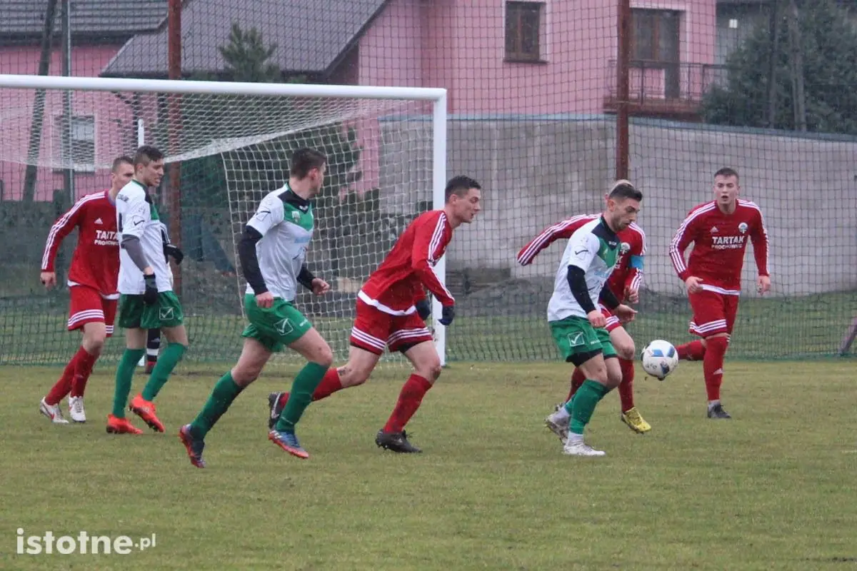 W niedzielnym meczu bolesławianie przegrali z Orkanem Szczedrzykowice 0:2.