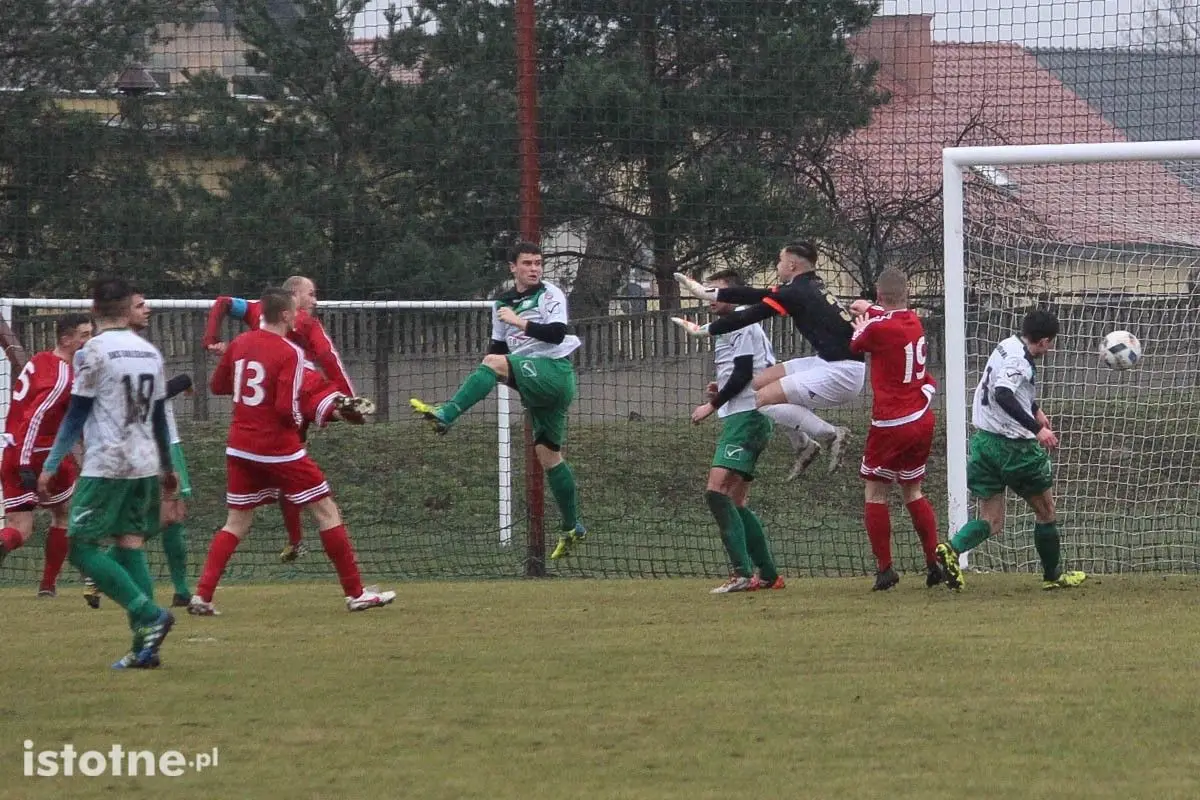 W niedzielnym meczu bolesławianie przegrali z Orkanem Szczedrzykowice 0:2.