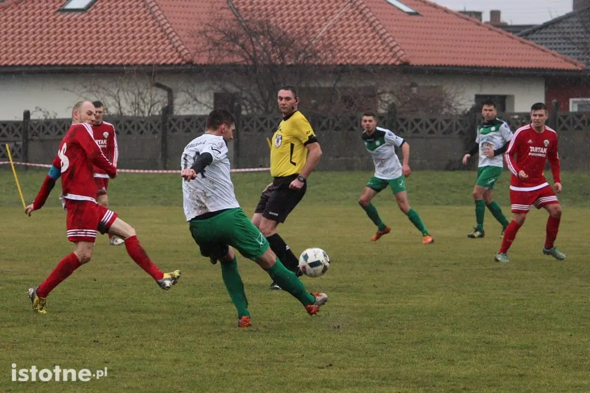 W niedzielnym meczu bolesławianie przegrali z Orkanem Szczedrzykowice 0:2.