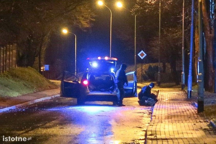 Niebezpieczni bandyci chcieli traktorem ukraść bankomat, policja złapała jednego z nich