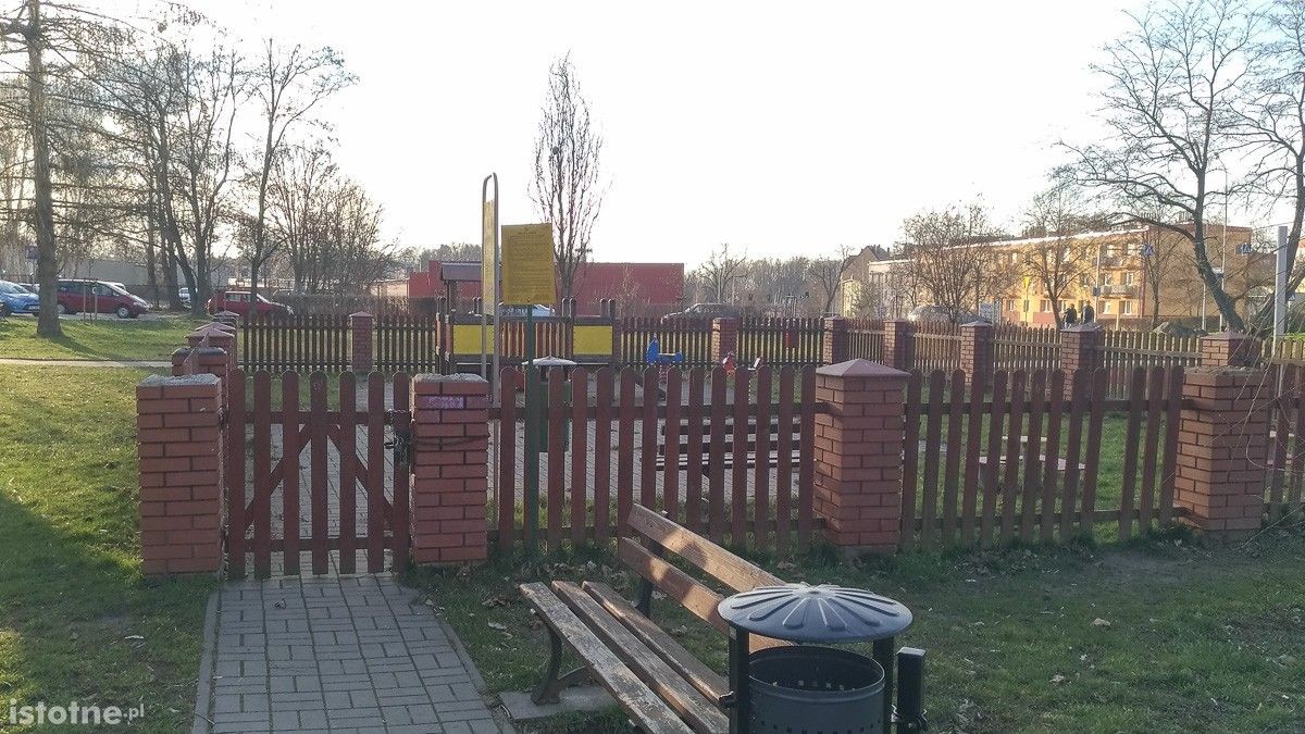 Plac zabaw przy Wojska Polskiego nadal zamknięty