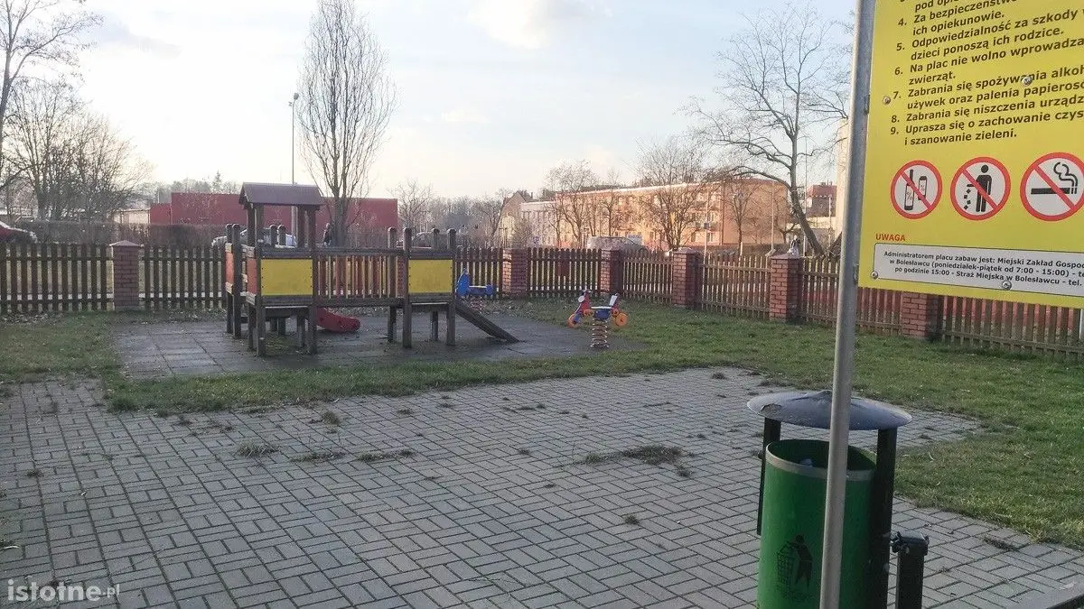 Plac zabaw przy Wojska Polskiego nadal zamknięty