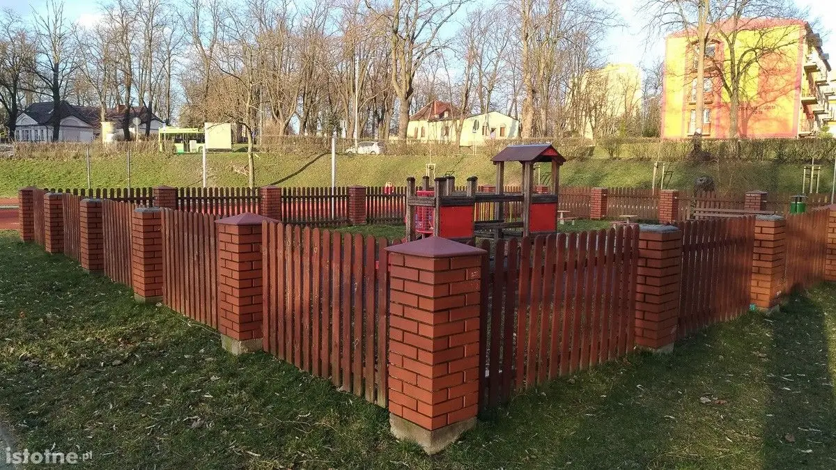Plac zabaw przy Wojska Polskiego nadal zamknięty