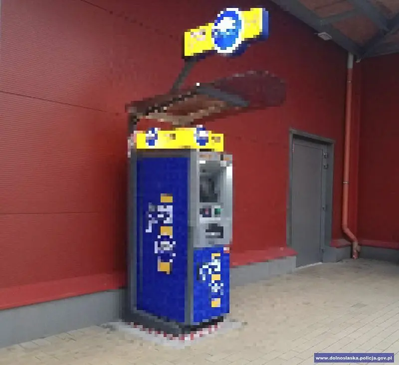 Niedoszły złodziej bankomatowy wpadł z amfą. Jest areszt